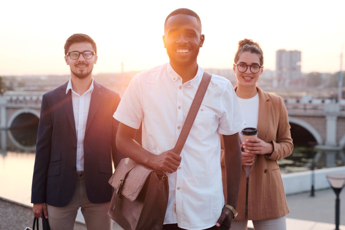 Trois freelance à l'extérieur