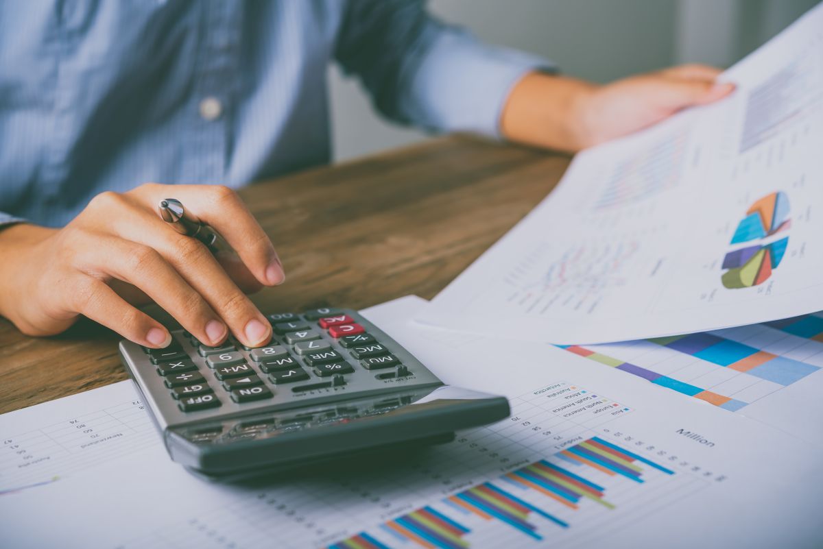 Un entrepreneur calcul son chiffre d'affaires